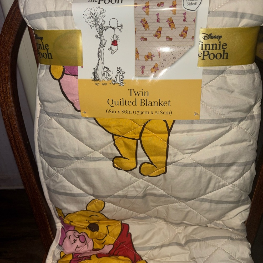 Disney Winnie the Pooh Twin Quilted Blanket - Cream & Yellow